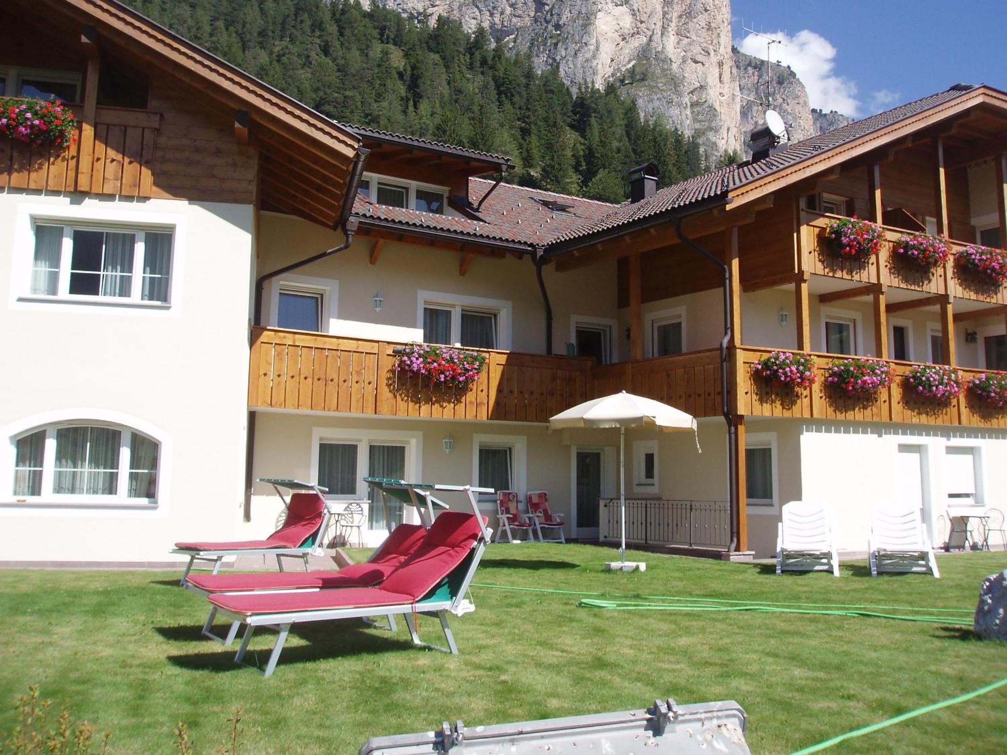 Garni La Majon Hotel Selva di Val Gardena Ngoại thất bức ảnh