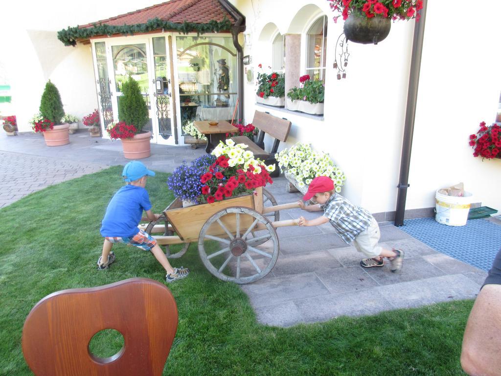 Garni La Majon Hotel Selva di Val Gardena Ngoại thất bức ảnh